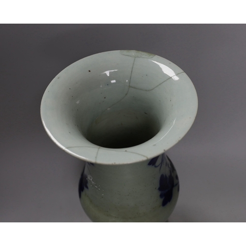 1304 - A large Chinese blue and white vase. 38cm tall