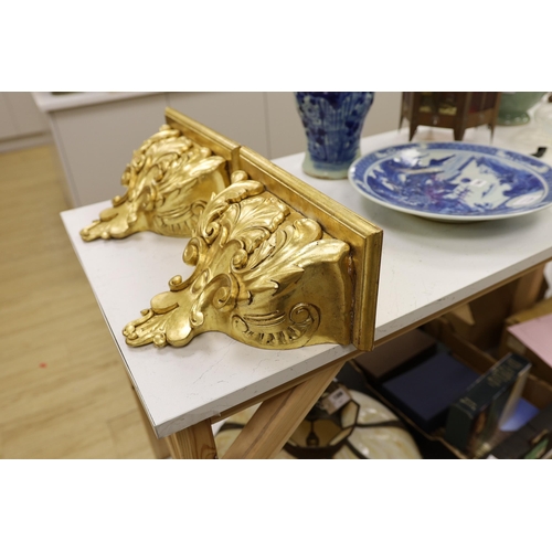 1305 - A pair of gilt wood wall brackets