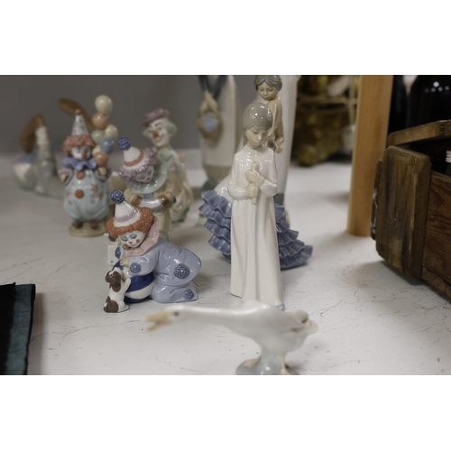 1347 - A group of Lladro and Lladro type figures (9)