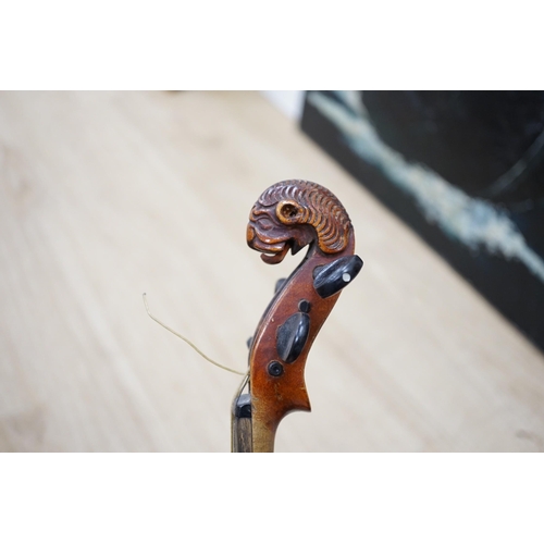 1432 - A late 19th century lion head violin and case