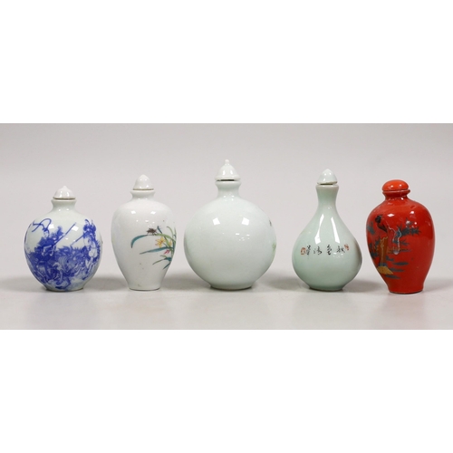 1462 - Five Chinese porcelain snuff bottles