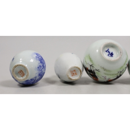 1462 - Five Chinese porcelain snuff bottles