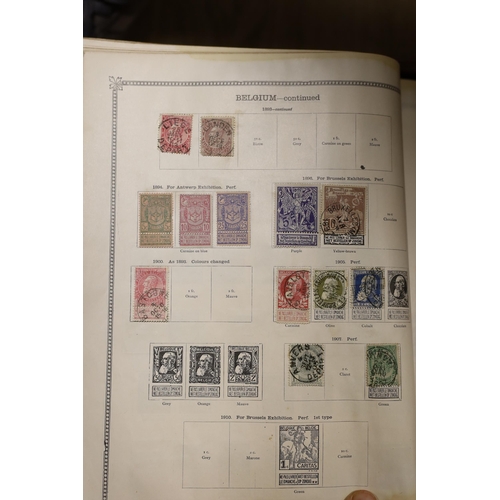 1487 - ° ° A suitcase of stamp albums