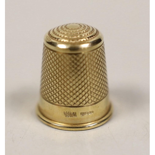 1828 - A modern 9ct gold thimble, 22mm, 4.9 grams.