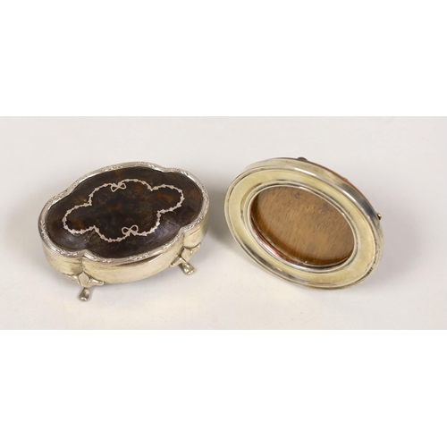 1835 - A small George V silver and piqué mounted trinket box, Chester, 1912, 79mm and a small circular silv... 