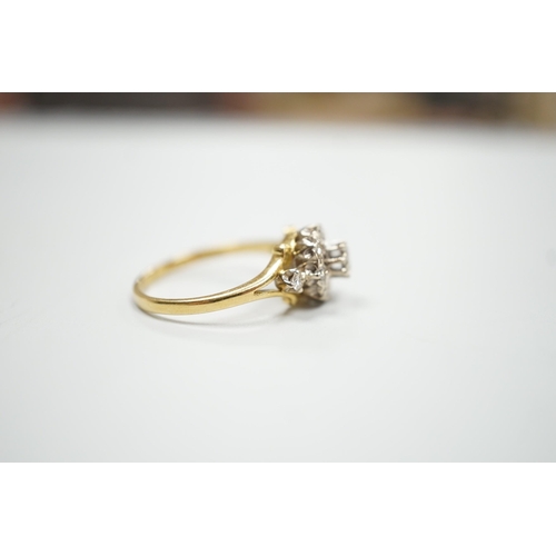 1898 - A modern 18ct gold and diamond chip set cluster ring, size 4 grams.