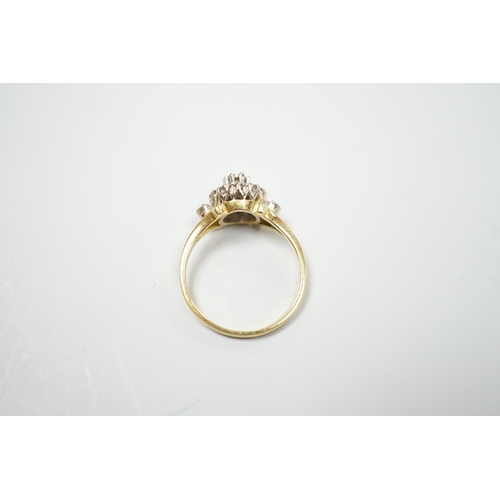 1898 - A modern 18ct gold and diamond chip set cluster ring, size 4 grams.