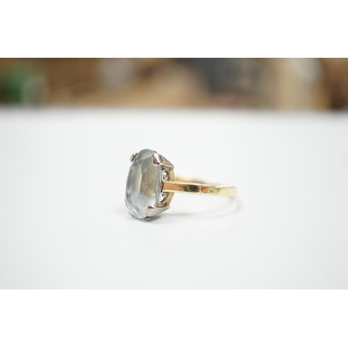 1901 - An 18ct and oval cut aquamarine set ring, (shank cut), size P, gross weight 5.3 grams.