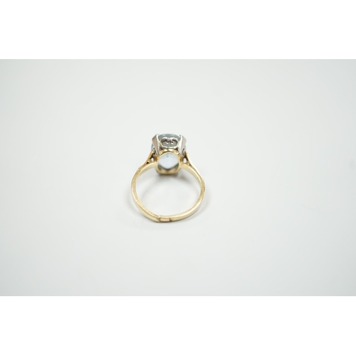 1901 - An 18ct and oval cut aquamarine set ring, (shank cut), size P, gross weight 5.3 grams.