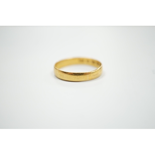 1910 - A Victorian 22ct gold wedding band, Birmingham, 1861, size P, 2.3 grams.