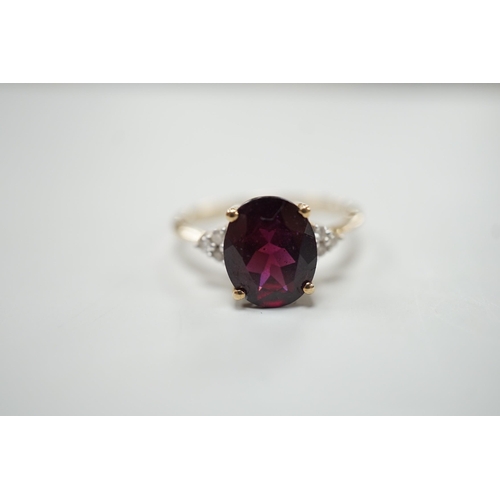 1913 - A modern 9ct gold, single stone oval cut garnet and six stone diamond chip set dress ring, size R/S,... 