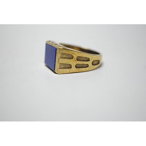 1918 - A modern 585 yellow metal and lapis lazuli set signet ring, size W, gross weight 11.9 grams.