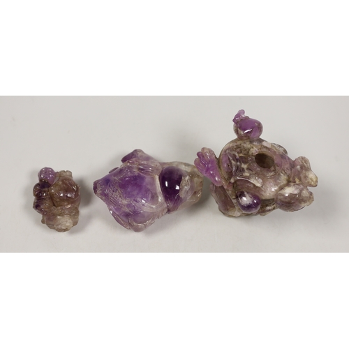 1468 - Two Chinese amethyst crystal carvings of peaches and a vase, tallest 8.5 cm