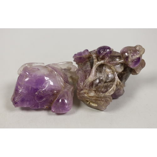 1468 - Two Chinese amethyst crystal carvings of peaches and a vase, tallest 8.5 cm