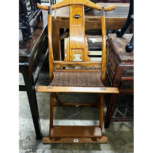 23 - A Chinese elm folding hunting chair, height 105cm