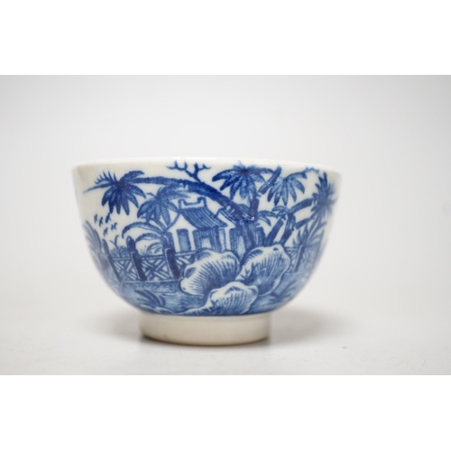 349 - An 18th century Caughley teabowl and saucer printed with the uncommon Fence and House pattern. 6cm t... 