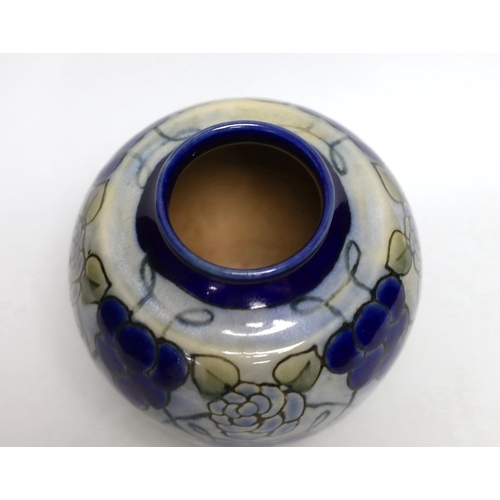 389 - A Doulton Lambeth stoneware jar, 15cms high