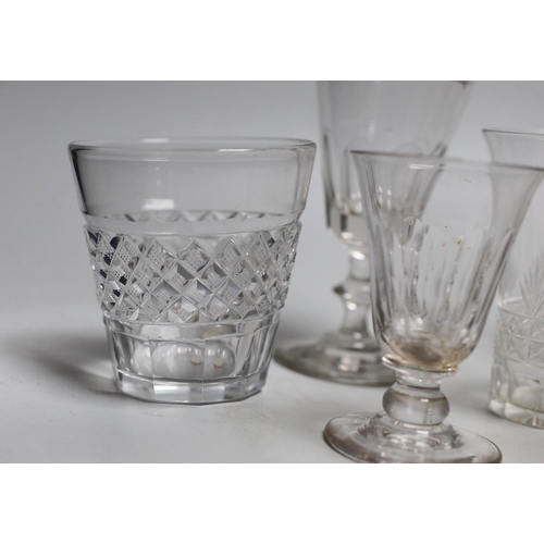 400 - A group of late Georgian to early 20th century panelled or cut drinking glasses (13)