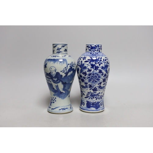 446 - Two 19th century Chinese blue and white small vases, tallest 18cm