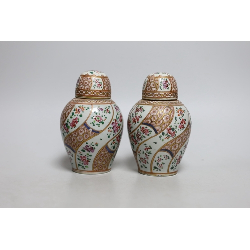 449 - A pair of 19th century Samson of Paris jars and covers, 14cm