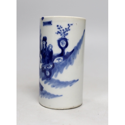 489 - A late 19th century Chinese blue and white brushpot. 13cm tall