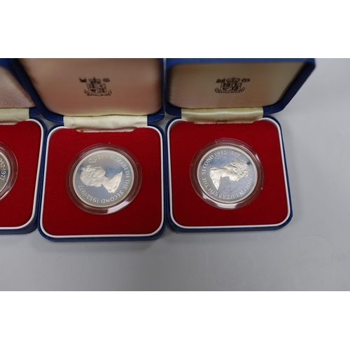 521 - Eight Royal Mint Commonwealth commemorative proof silver crowns