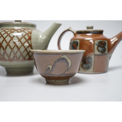 532 - David Frith Brookhouse studio pottery: two teapots and a sugar bowl