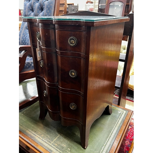 1043 - A small reproduction mahogany three drawer chest, width 45cm, depth 45cm, height 74cm