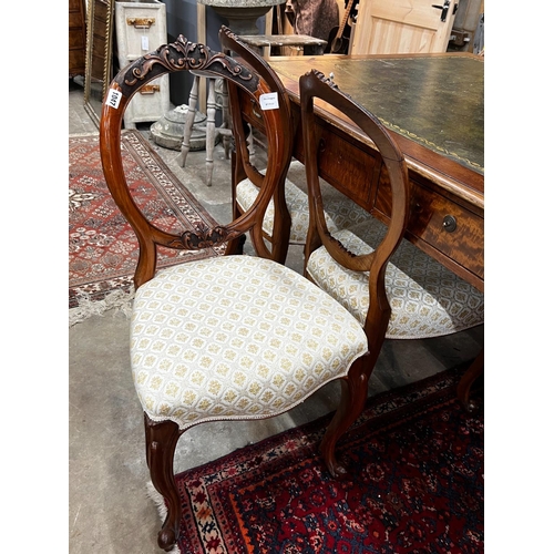 1047 - A set of six Victorian walnut balloon back dining chairs