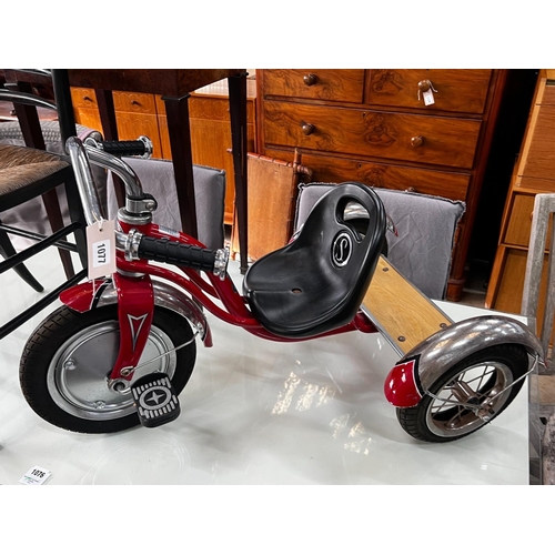 1077 - A Schwinn child's tricycle, length 86cm