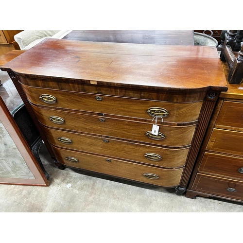 1083 - A Regency mahogany bow fronted chest of drawers, width 122cm, depth 53cm, height 109cm