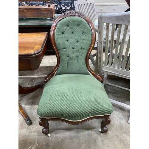 1121 - A Victorian mahogany upholstered spoon back nursing chair, height 92cm