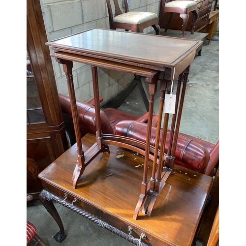 1125 - A nest of three Edwardian rectangular mahogany tea tables, width 51cm, depth 32cm, height 72cm... 