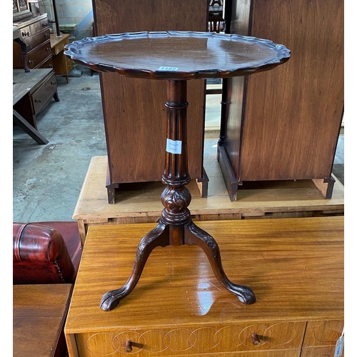 1127 - A George III style circular mahogany wine table, diameter 45cm, height 63cm