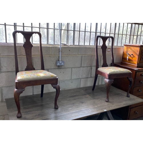 1149 - A pair of 18th century oak and walnut dining chairs