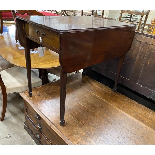 1154 - A George III mahogany Pembroke table, width 53cm, depth 83cm, height 72cm