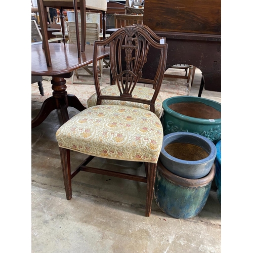 1171 - A pair of George III carved mahogany shield back dining chairs