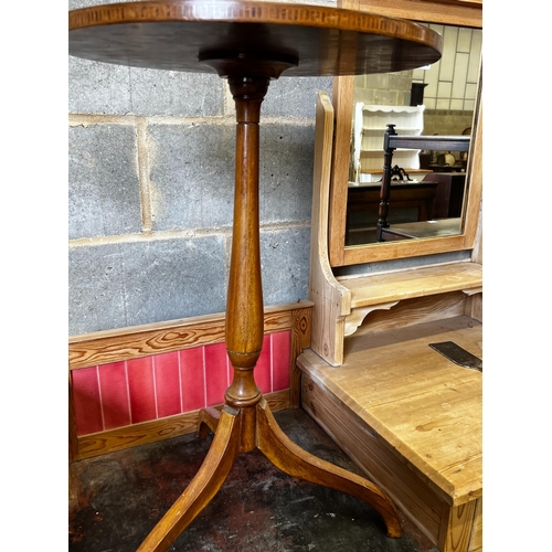 175 - An Edwardian circular mahogany tripod wine table, diameter 44cm, height 70cm