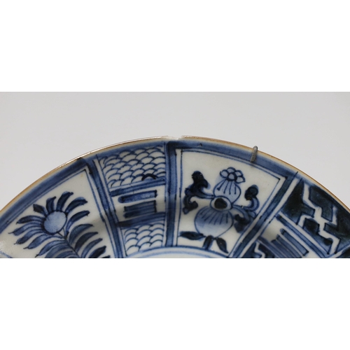 254 - A Chinese blue and white Kraak dish, 16cm