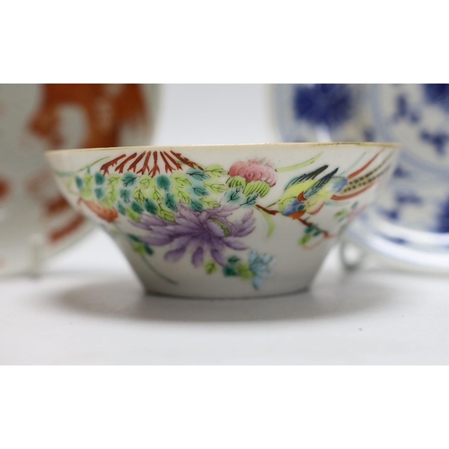 257 - A Chinese blue and white saucer, together with a dragon and phoenix saucer and a famille rose bowl... 