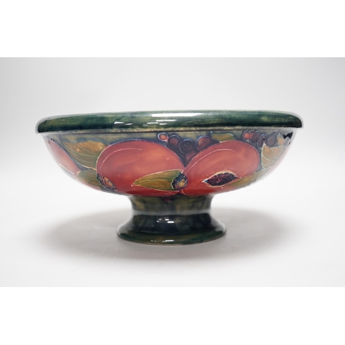 278 - A Moorcroft Pomegranate pedestal bowl, 1920s, 23.5cm diameter