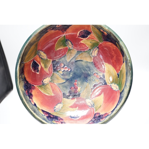 278 - A Moorcroft Pomegranate pedestal bowl, 1920s, 23.5cm diameter