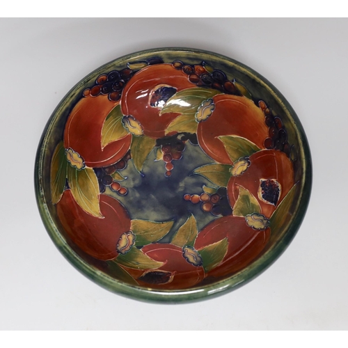 278 - A Moorcroft Pomegranate pedestal bowl, 1920s, 23.5cm diameter