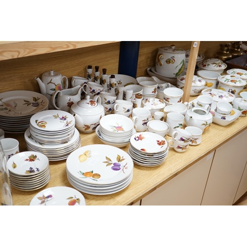 332 - A quantity of Worcester Evesham dinner and tea wares, approx 120 pieces