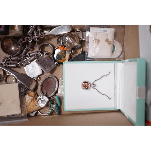 1995 - Assorted costume jewellery including silver jewellery.