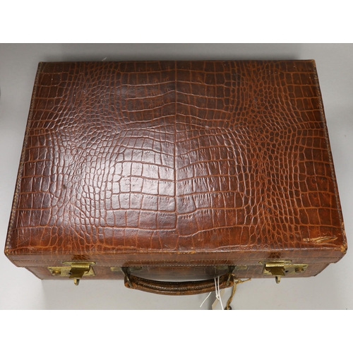 1291 - A George V crocodile skin toilet case