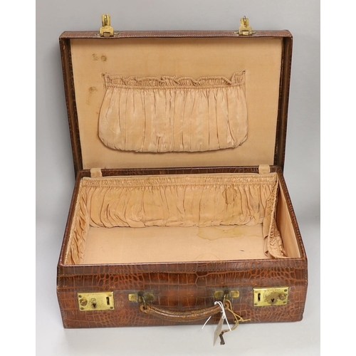 1291 - A George V crocodile skin toilet case