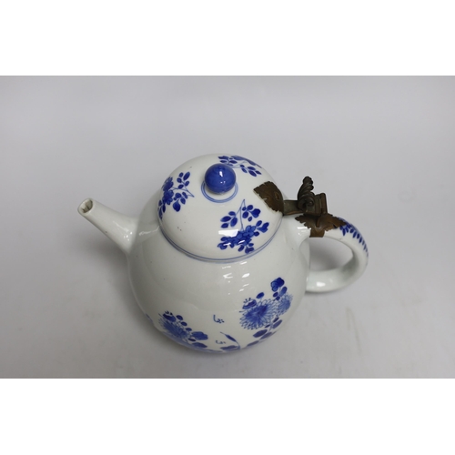 1304 - A Chinese blue and white tea or wine pot, Kangxi period, 17cms high