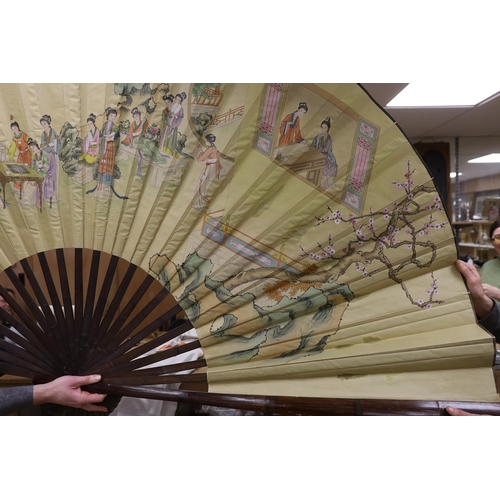 1359 - A large unusual Japanese fan