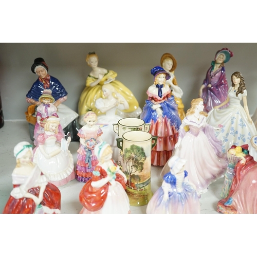 1407 - A quantity of Royal Doulton figures, to include Peggy, Valerie, Dinky Do, Penelope, Cissie, and othe... 